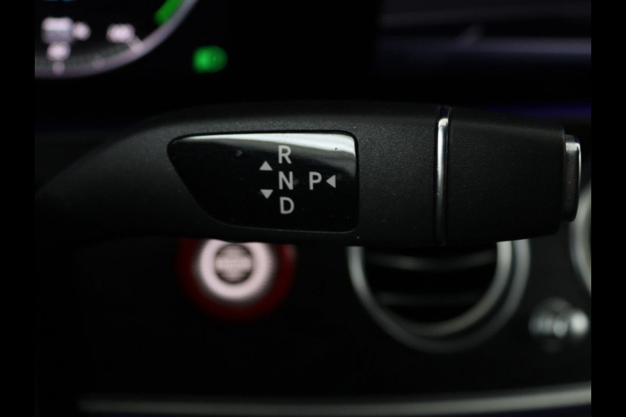 Mercedes-Benz E-Klasse 300de Luxury | Nappaleder | Luchtvering | Adaptive cruise | Carplay | 360 camera | Stoel & achterbankverwarming | Sfeerverlichting | DAB | Navigatie | Widescreen