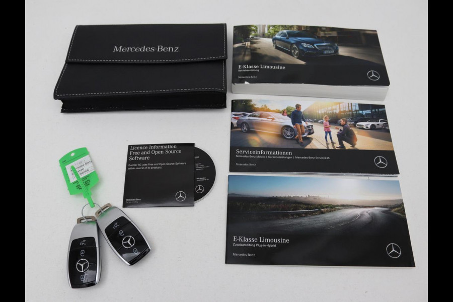 Mercedes-Benz E-Klasse 300de Luxury | Nappaleder | Luchtvering | Adaptive cruise | Carplay | 360 camera | Stoel & achterbankverwarming | Sfeerverlichting | DAB | Navigatie | Widescreen
