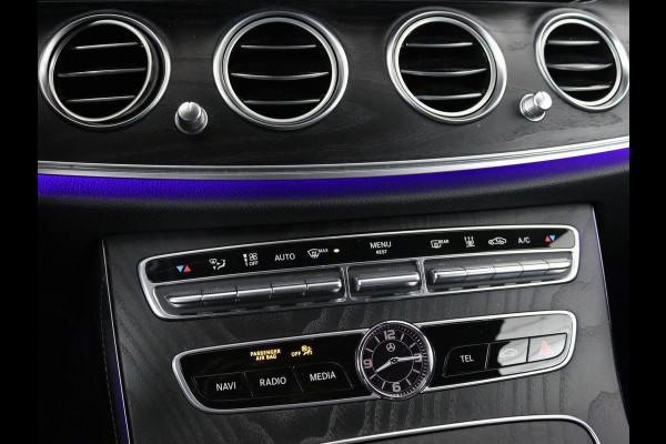 Mercedes-Benz E-Klasse 300de Luxury | Nappaleder | Luchtvering | Adaptive cruise | Carplay | 360 camera | Stoel & achterbankverwarming | Sfeerverlichting | DAB | Navigatie | Widescreen