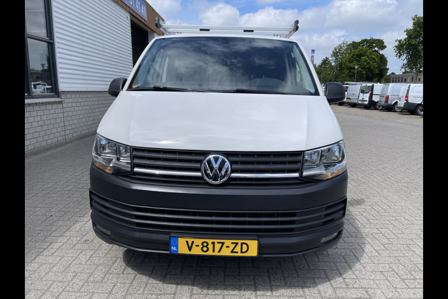 Volkswagen Transporter 2.0 TDI 102pk L1H1 Comfortline / vaste prijs rijklaar € 15.950 ex btw / lease vanaf € 269 / airco / cruise / bijrijdersbank / Bott ingerichte laadruimte / imperial / trekhaak !