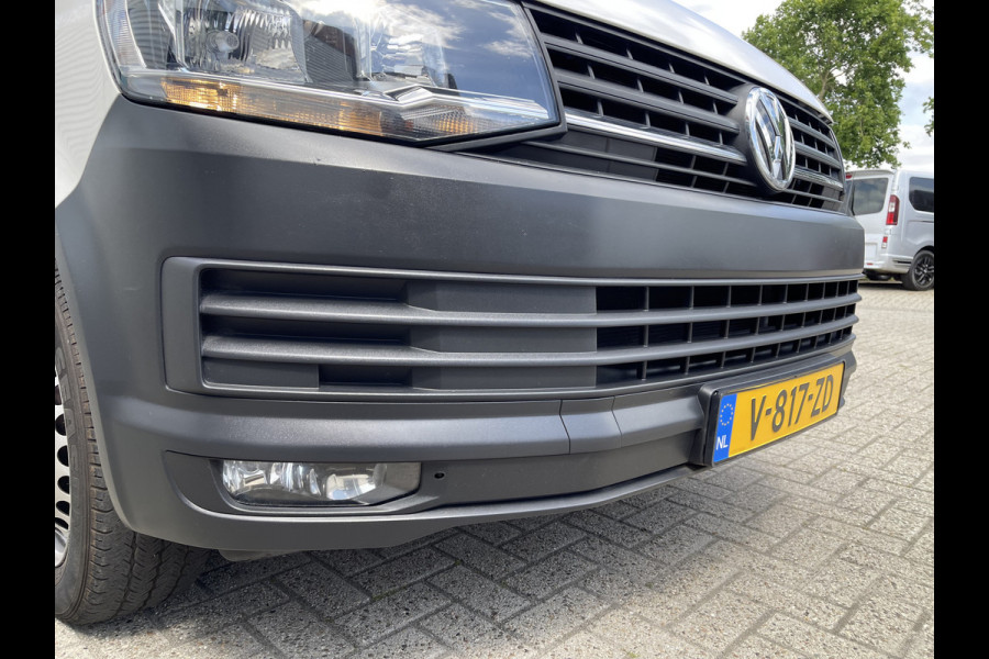 Volkswagen Transporter 2.0 TDI 102pk L1H1 Comfortline / vaste prijs rijklaar € 15.950 ex btw / lease vanaf € 269 / airco / cruise / bijrijdersbank / Bott ingerichte laadruimte / imperial / trekhaak !