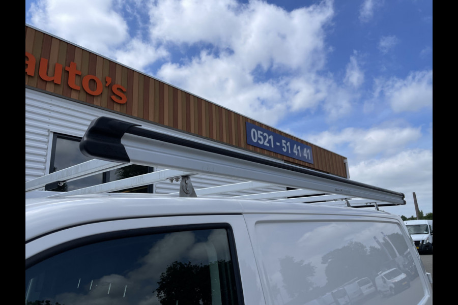 Volkswagen Transporter 2.0 TDI 102pk L1H1 Comfortline / vaste prijs rijklaar € 15.950 ex btw / lease vanaf € 269 / airco / cruise / bijrijdersbank / Bott ingerichte laadruimte / imperial / trekhaak !