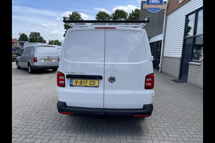 Volkswagen Transporter 2.0 TDI 102pk L1H1 Comfortline / vaste prijs rijklaar € 15.950 ex btw / lease vanaf € 269 / airco / cruise / bijrijdersbank / Bott ingerichte laadruimte / imperial / trekhaak !