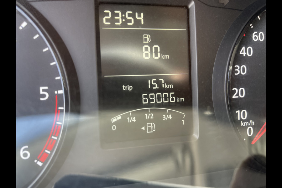 Volkswagen Transporter 2.0 TDI 102pk L1H1 Comfortline / vaste prijs rijklaar € 15.950 ex btw / lease vanaf € 269 / airco / cruise / bijrijdersbank / Bott ingerichte laadruimte / imperial / trekhaak !