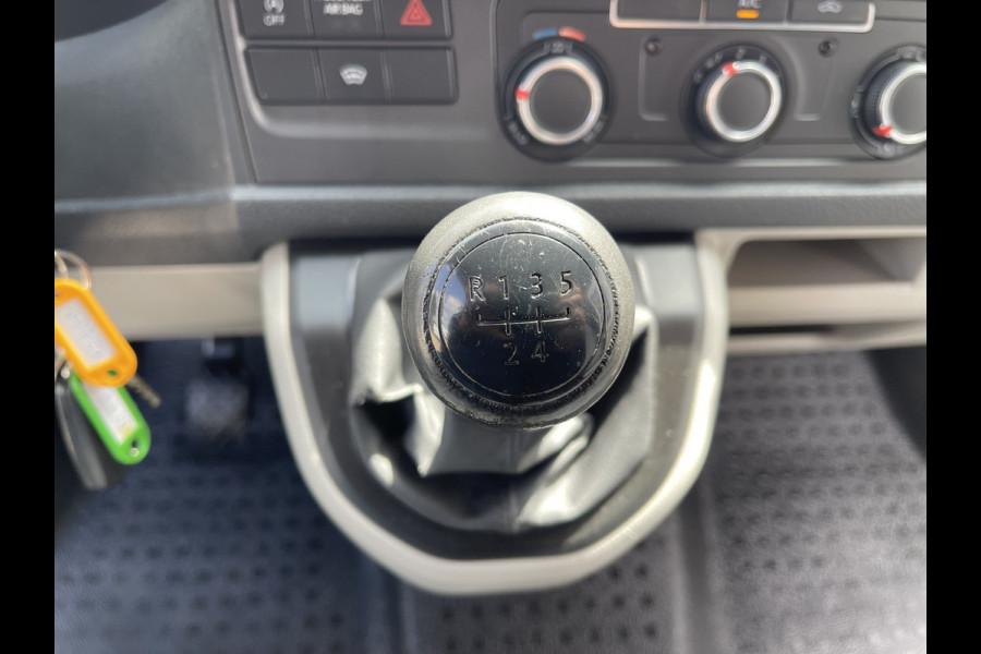 Volkswagen Transporter 2.0 TDI 102pk L1H1 Comfortline / vaste prijs rijklaar € 15.950 ex btw / lease vanaf € 269 / airco / cruise / bijrijdersbank / Bott ingerichte laadruimte / imperial / trekhaak !
