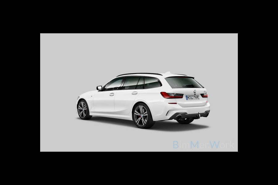 BMW 3 Serie Touring 330e M-Sport Pano Trekhaak H/K 19inch