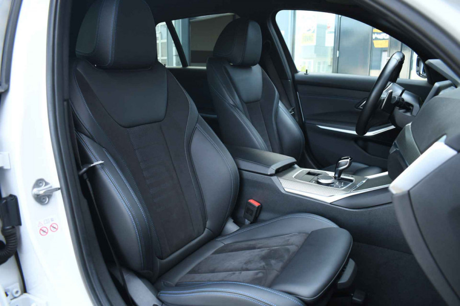 BMW 3 Serie Touring 330e M-Sport Pano Trekhaak H/K 19inch