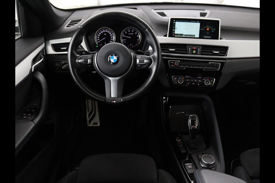 BMW X1 sDrive18i M Sport | Stoelverwarming | Head-Up | Sportstoelen | Full LED | Alcantara | Navigatie | Park Assist | Climate control