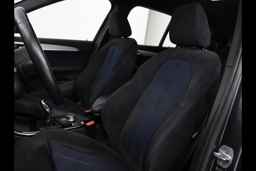 BMW X1 sDrive18i M Sport | Stoelverwarming | Head-Up | Sportstoelen | Full LED | Alcantara | Navigatie | Park Assist | Climate control