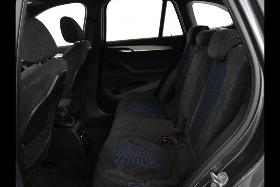 BMW X1 sDrive18i M Sport | Stoelverwarming | Head-Up | Sportstoelen | Full LED | Alcantara | Navigatie | Park Assist | Climate control