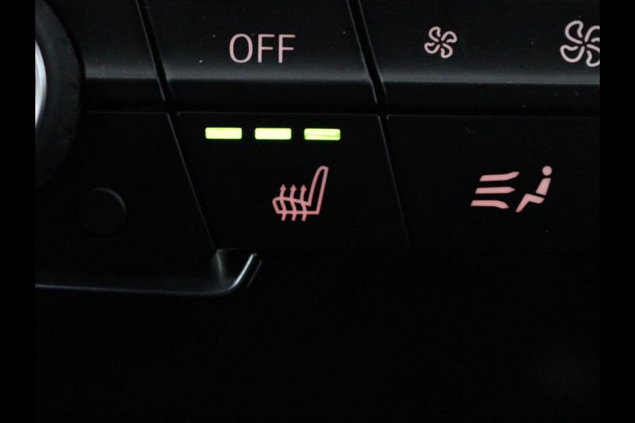 BMW X1 sDrive18i M Sport | Stoelverwarming | Head-Up | Sportstoelen | Full LED | Alcantara | Navigatie | Park Assist | Climate control