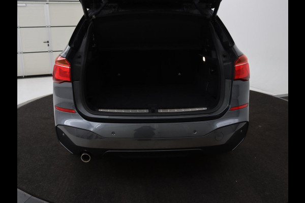 BMW X1 sDrive18i M Sport | Stoelverwarming | Head-Up | Sportstoelen | Full LED | Alcantara | Navigatie | Park Assist | Climate control