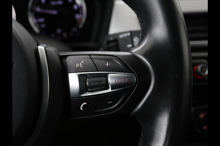 BMW X1 sDrive18i M Sport | Stoelverwarming | Head-Up | Sportstoelen | Full LED | Alcantara | Navigatie | Park Assist | Climate control