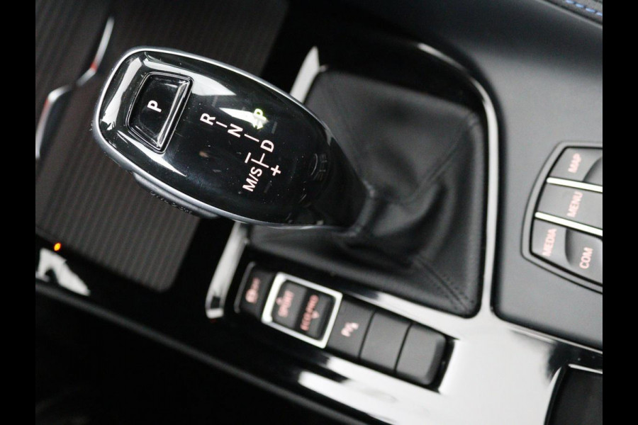 BMW X1 sDrive18i M Sport | Stoelverwarming | Head-Up | Sportstoelen | Full LED | Alcantara | Navigatie | Park Assist | Climate control