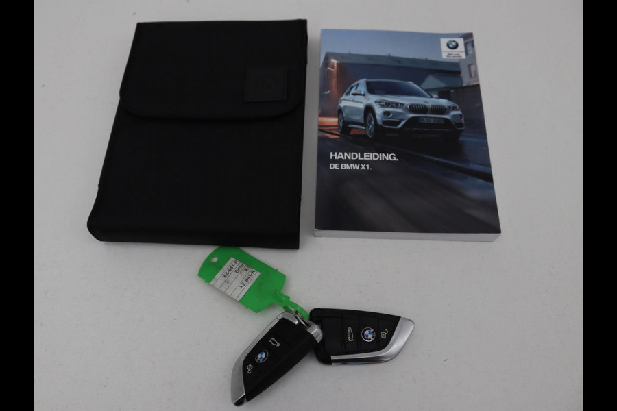 BMW X1 sDrive18i M Sport | Stoelverwarming | Head-Up | Sportstoelen | Full LED | Alcantara | Navigatie | Park Assist | Climate control