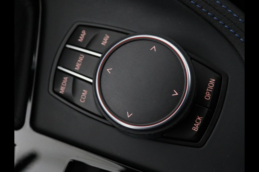 BMW X1 sDrive18i M Sport | Stoelverwarming | Head-Up | Sportstoelen | Full LED | Alcantara | Navigatie | Park Assist | Climate control