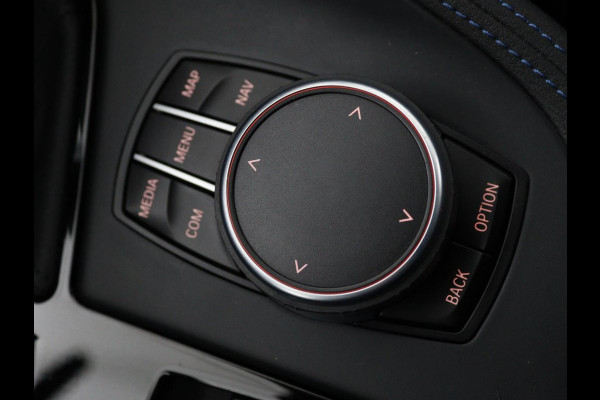 BMW X1 sDrive18i M Sport | Stoelverwarming | Head-Up | Sportstoelen | Full LED | Alcantara | Navigatie | Park Assist | Climate control