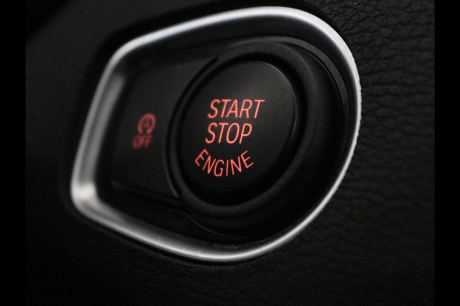 BMW X1 sDrive18i M Sport | Stoelverwarming | Head-Up | Sportstoelen | Full LED | Alcantara | Navigatie | Park Assist | Climate control