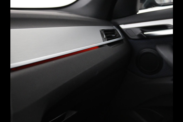 BMW X1 sDrive18i M Sport | Stoelverwarming | Head-Up | Sportstoelen | Full LED | Alcantara | Navigatie | Park Assist | Climate control