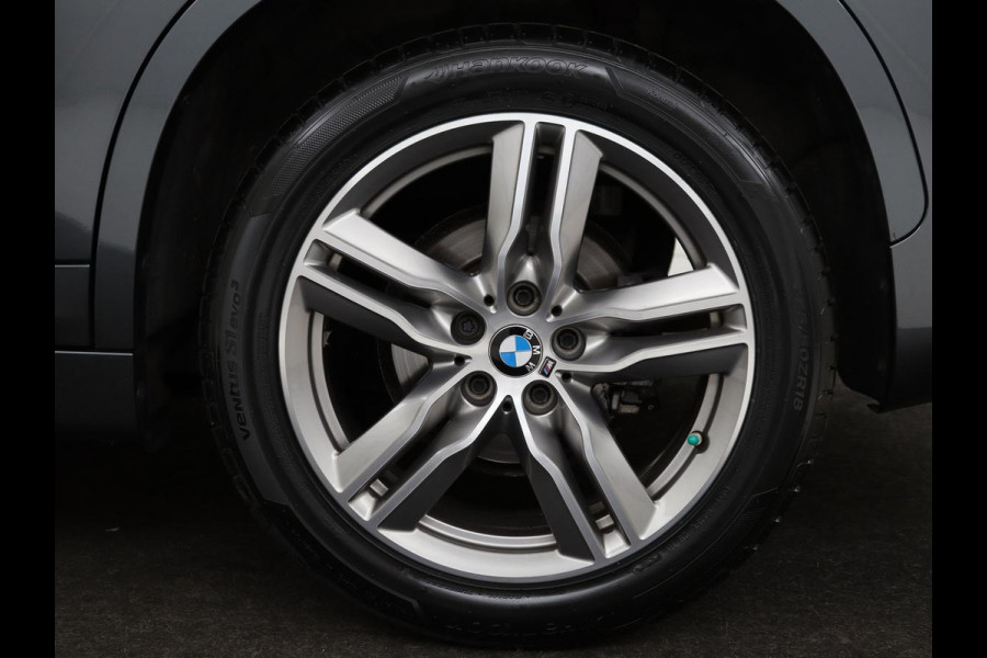 BMW X1 sDrive18i M Sport | Stoelverwarming | Head-Up | Sportstoelen | Full LED | Alcantara | Navigatie | Park Assist | Climate control