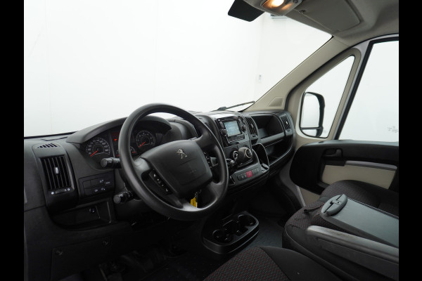 Peugeot Boxer 333 2.0HDI 3-Pers. Camera Airco Trekhaak Cruise-Control Schuifdeur-R. Betonplex Lat-Om-Lat Premium CruiseControl ESP Elektr.Spie Stuurbediening-Audio 2.000kg trekvermogen 300Nm/1750rpm EURO 6 1e Eigenaar