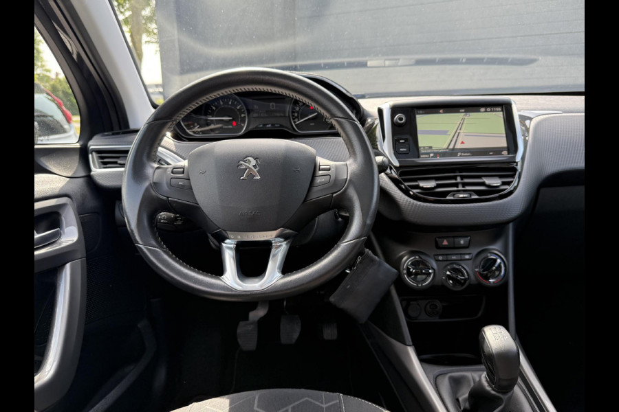 Peugeot 2008 1.2 PureTech Blue Lion Navi,Pano,Trekhaak,110pk,Airco,Cruise,Pdc,Dealer Onderhouden,Lmv,Nieuwe Apk bij Aflevering