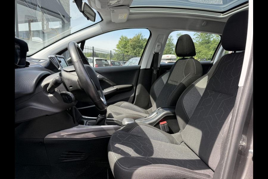 Peugeot 2008 1.2 PureTech Blue Lion Navi,Pano,Trekhaak,110pk,Airco,Cruise,Pdc,Dealer Onderhouden,Lmv,Nieuwe Apk bij Aflevering