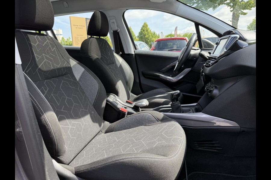 Peugeot 2008 1.2 PureTech Blue Lion Navi,Pano,Trekhaak,110pk,Airco,Cruise,Pdc,Dealer Onderhouden,Lmv,Nieuwe Apk bij Aflevering