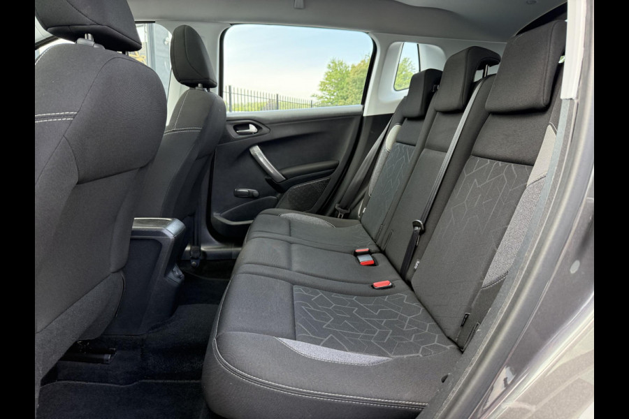 Peugeot 2008 1.2 PureTech Blue Lion Navi,Pano,Trekhaak,110pk,Airco,Cruise,Pdc,Dealer Onderhouden,Lmv,Nieuwe Apk bij Aflevering