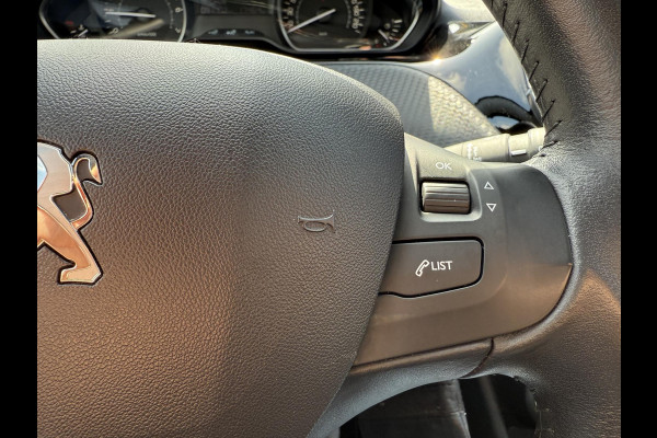 Peugeot 2008 1.2 PureTech Blue Lion Navi,Pano,Trekhaak,110pk,Airco,Cruise,Pdc,Dealer Onderhouden,Lmv,Nieuwe Apk bij Aflevering