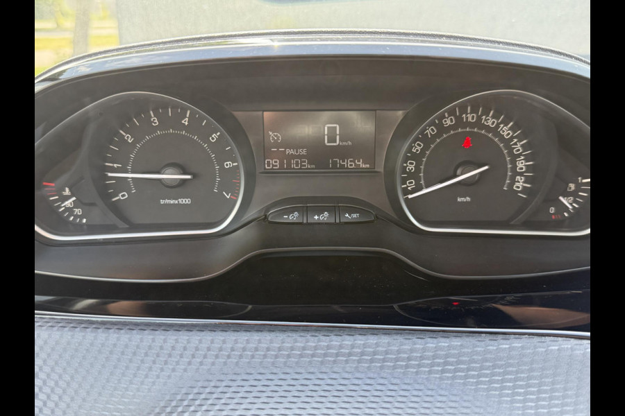 Peugeot 2008 1.2 PureTech Blue Lion Navi,Pano,Trekhaak,110pk,Airco,Cruise,Pdc,Dealer Onderhouden,Lmv,Nieuwe Apk bij Aflevering