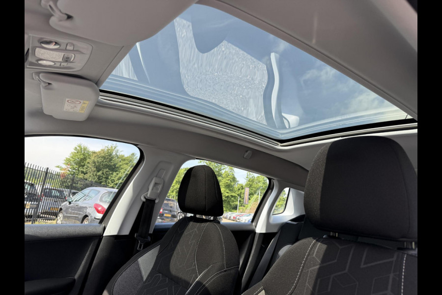 Peugeot 2008 1.2 PureTech Blue Lion Navi,Pano,Trekhaak,110pk,Airco,Cruise,Pdc,Dealer Onderhouden,Lmv,Nieuwe Apk bij Aflevering