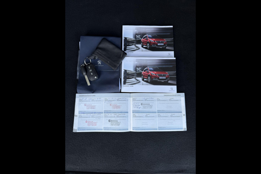 Peugeot 2008 1.2 PureTech Blue Lion Navi,Pano,Trekhaak,110pk,Airco,Cruise,Pdc,Dealer Onderhouden,Lmv,Nieuwe Apk bij Aflevering