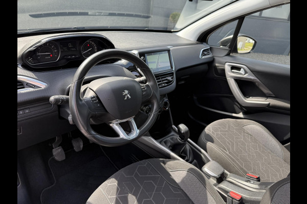 Peugeot 2008 1.2 PureTech Blue Lion Navi,Pano,Trekhaak,110pk,Airco,Cruise,Pdc,Dealer Onderhouden,Lmv,Nieuwe Apk bij Aflevering
