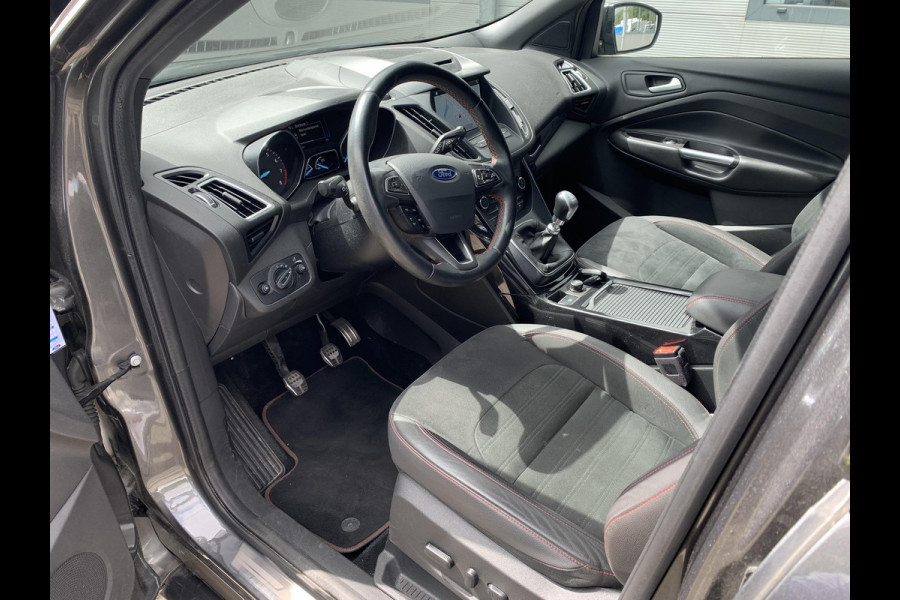 Ford Kuga 1.5 EcoBoost ST Line Fotoreportage Volgt! | Trekhaak 2000KG | Winterpack | Climate Control | Navigatie |