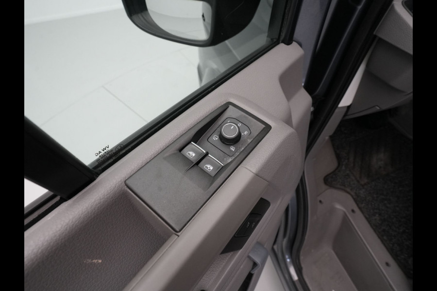 Volkswagen Crafter 35 2.0 TDI 177pk DSG L3H2 Highline Navigatie Camera Stuur- en Stoelverwarming