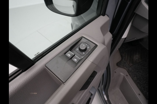 Volkswagen Crafter 35 2.0 TDI 177pk DSG L3H2 Highline Navigatie Camera Stuur- en Stoelverwarming