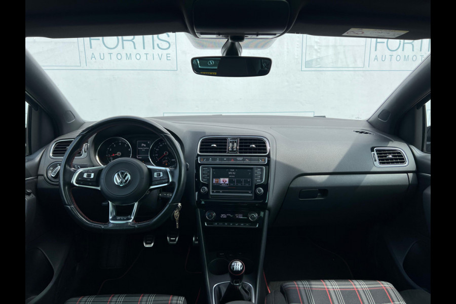 Volkswagen Polo 1.8 TSI GTI PANO | ZEER NETTE AUTO | STOELVERW | PDC VOOR & ACHTER | CARPLAY |