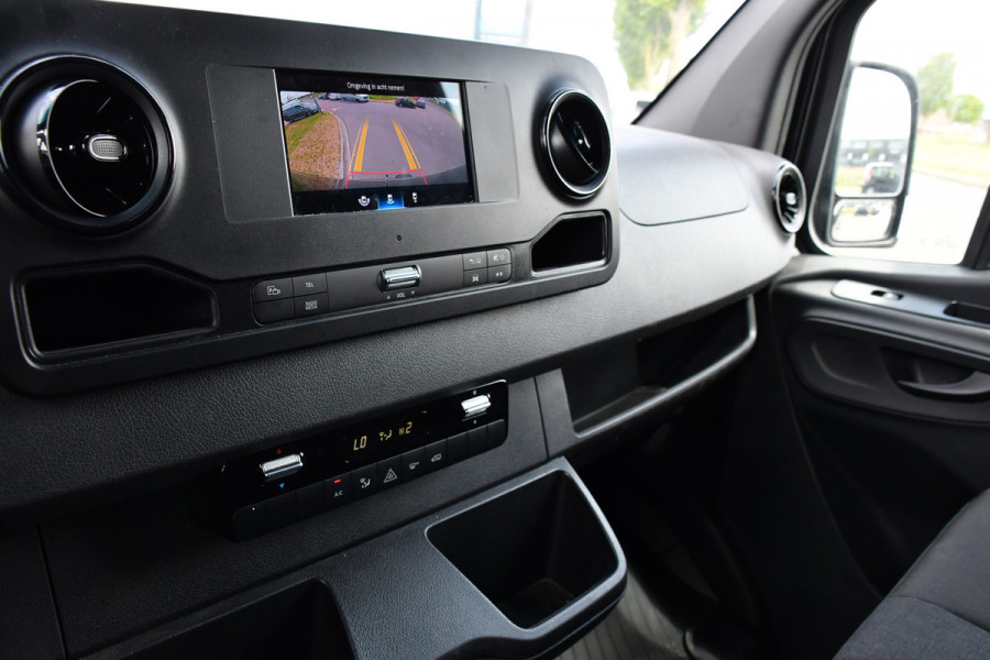 Mercedes-Benz Sprinter 317 1.9 CDI L2H2 RWD AMG Black Edition Camera, Cruise, 3500KG Trekhaak, Carplay, Automaat, 170PK, Standkachel, Multimedia, UNIEK!