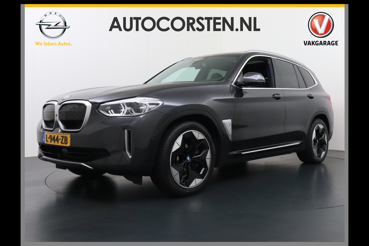 BMW iX3 AUT. 286pk 80kWh Pano/Schuif-Kant-Dak Leder+elektr.SportStoel+Verwarmd M-Sport-St+ M-Aeropack 20"Lmv Apple Android Carplay WiFi  Driving-Assist-Pro Connected-Pack-Pro Digital-Key Elektr.-A-Klep Cockpit-Live-Pro 3-zone Ecc Hemel-Zwart Head-up display Live-Cockpit-Pro Akoustiekglas DAB Driving assistant Uitwijk-Aassistent Verkeersbord detectie Exterior-Line Snelladen tot 150kWh/11kwh 3-fase (thuis)  €72500 nieuwprijs Orig.NLse auto