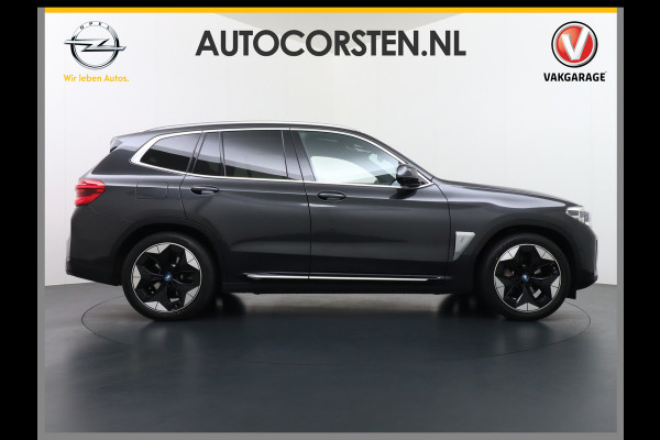 BMW iX3 AUT. 286pk 80kWh Pano/Schuif-Kant-Dak Leder+elektr.SportStoel+Verwarmd M-Sport-St+ M-Aeropack 20"Lmv Apple Android Carplay WiFi  Driving-Assist-Pro Connected-Pack-Pro Digital-Key Elektr.-A-Klep Cockpit-Live-Pro 3-zone Ecc Hemel-Zwart Head-up display Live-Cockpit-Pro Akoustiekglas DAB Driving assistant Uitwijk-Aassistent Verkeersbord detectie Exterior-Line Snelladen tot 150kWh/11kwh 3-fase (thuis)  €72500 nieuwprijs Orig.NLse auto