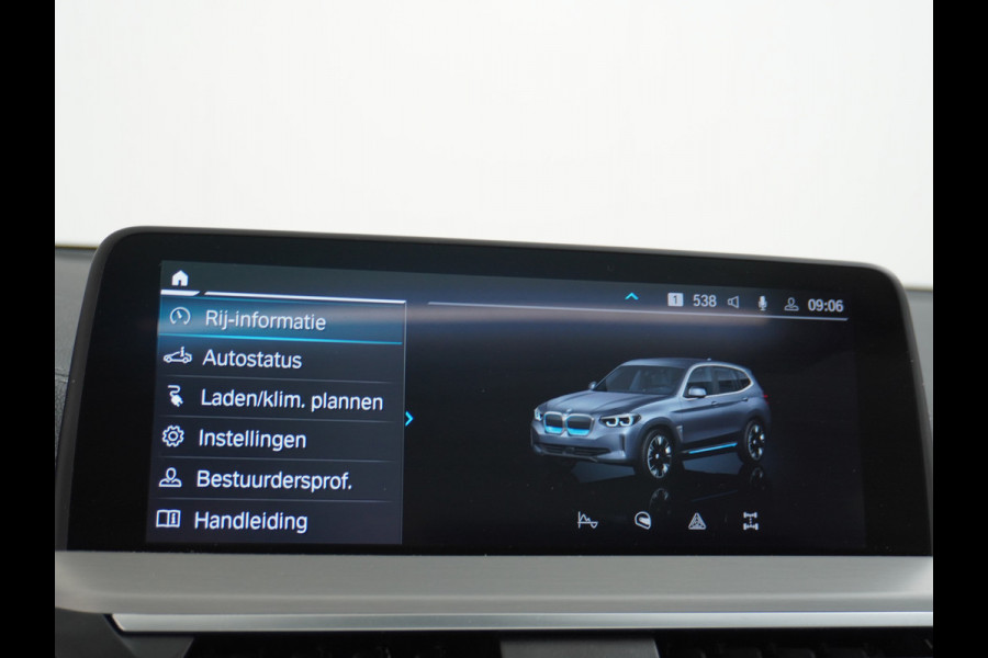 BMW iX3 AUT. 286pk 80kWh Pano/Schuif-Kant-Dak Leder+elektr.SportStoel+Verwarmd M-Sport-St+ M-Aeropack 20"Lmv Apple Android Carplay WiFi  Driving-Assist-Pro Connected-Pack-Pro Digital-Key Elektr.-A-Klep Cockpit-Live-Pro 3-zone Ecc Hemel-Zwart Head-up display Live-Cockpit-Pro Akoustiekglas DAB Driving assistant Uitwijk-Aassistent Verkeersbord detectie Exterior-Line Snelladen tot 150kWh/11kwh 3-fase (thuis)  €72500 nieuwprijs Orig.NLse auto