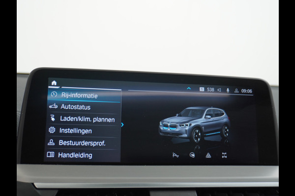 BMW iX3 AUT. 286pk 80kWh Pano/Schuif-Kant-Dak Leder+elektr.SportStoel+Verwarmd M-Sport-St+ M-Aeropack 20"Lmv Apple Android Carplay WiFi  Driving-Assist-Pro Connected-Pack-Pro Digital-Key Elektr.-A-Klep Cockpit-Live-Pro 3-zone Ecc Hemel-Zwart Head-up display Live-Cockpit-Pro Akoustiekglas DAB Driving assistant Uitwijk-Aassistent Verkeersbord detectie Exterior-Line Snelladen tot 150kWh/11kwh 3-fase (thuis)  €72500 nieuwprijs Orig.NLse auto