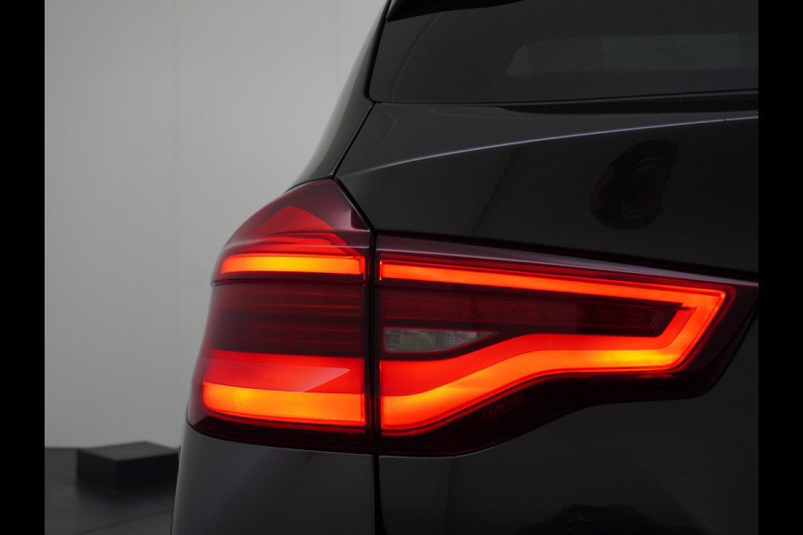 BMW iX3 AUT. 286pk 80kWh Pano/Schuif-Kant-Dak Leder+elektr.SportStoel+Verwarmd M-Sport-St+ M-Aeropack 20"Lmv Apple Android Carplay WiFi  Driving-Assist-Pro Connected-Pack-Pro Digital-Key Elektr.-A-Klep Cockpit-Live-Pro 3-zone Ecc Hemel-Zwart Head-up display Live-Cockpit-Pro Akoustiekglas DAB Driving assistant Uitwijk-Aassistent Verkeersbord detectie Exterior-Line Snelladen tot 150kWh/11kwh 3-fase (thuis)  €72500 nieuwprijs Orig.NLse auto