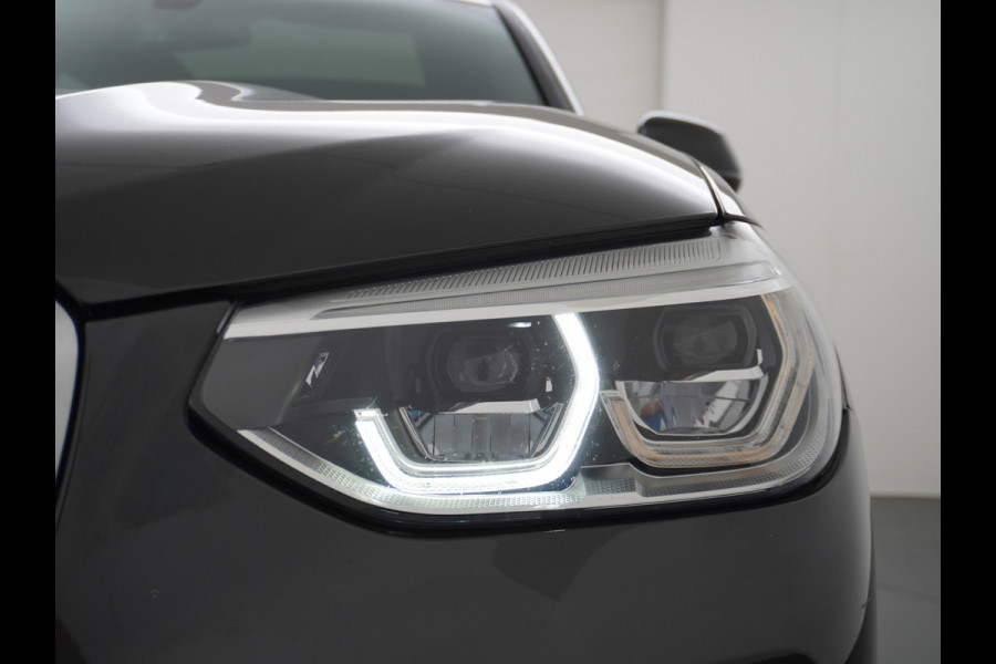 BMW iX3 AUT. 286pk 80kWh Pano/Schuif-Kant-Dak Leder+elektr.SportStoel+Verwarmd M-Sport-St+ M-Aeropack 20"Lmv Apple Android Carplay WiFi  Driving-Assist-Pro Connected-Pack-Pro Digital-Key Elektr.-A-Klep Cockpit-Live-Pro 3-zone Ecc Hemel-Zwart Head-up display Live-Cockpit-Pro Akoustiekglas DAB Driving assistant Uitwijk-Aassistent Verkeersbord detectie Exterior-Line Snelladen tot 150kWh/11kwh 3-fase (thuis)  €72500 nieuwprijs Orig.NLse auto