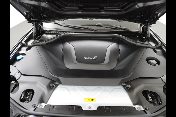 BMW iX3 AUT. 286pk 80kWh Pano/Schuif-Kant-Dak Leder+elektr.SportStoel+Verwarmd M-Sport-St+ M-Aeropack 20"Lmv Apple Android Carplay WiFi  Driving-Assist-Pro Connected-Pack-Pro Digital-Key Elektr.-A-Klep Cockpit-Live-Pro 3-zone Ecc Hemel-Zwart Head-up display Live-Cockpit-Pro Akoustiekglas DAB Driving assistant Uitwijk-Aassistent Verkeersbord detectie Exterior-Line Snelladen tot 150kWh/11kwh 3-fase (thuis)  €72500 nieuwprijs Orig.NLse auto
