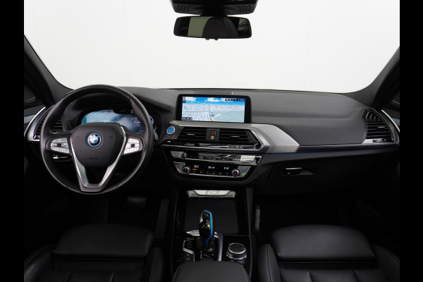 BMW iX3 AUT. 286pk 80kWh Pano/Schuif-Kant-Dak Leder+elektr.SportStoel+Verwarmd M-Sport-St+ M-Aeropack 20"Lmv Apple Android Carplay WiFi  Driving-Assist-Pro Connected-Pack-Pro Digital-Key Elektr.-A-Klep Cockpit-Live-Pro 3-zone Ecc Hemel-Zwart Head-up display Live-Cockpit-Pro Akoustiekglas DAB Driving assistant Uitwijk-Aassistent Verkeersbord detectie Exterior-Line Snelladen tot 150kWh/11kwh 3-fase (thuis)  €72500 nieuwprijs Orig.NLse auto