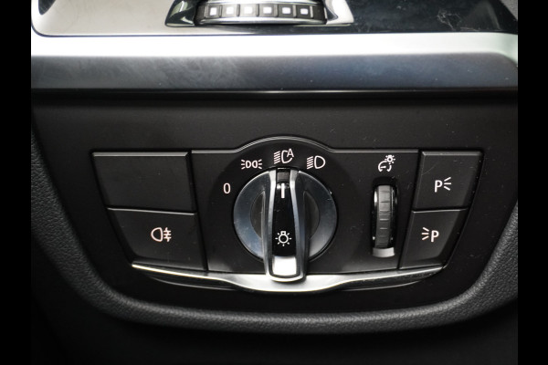 BMW iX3 AUT. 286pk 80kWh Pano/Schuif-Kant-Dak Leder+elektr.SportStoel+Verwarmd M-Sport-St+ M-Aeropack 20"Lmv Apple Android Carplay WiFi  Driving-Assist-Pro Connected-Pack-Pro Digital-Key Elektr.-A-Klep Cockpit-Live-Pro 3-zone Ecc Hemel-Zwart Head-up display Live-Cockpit-Pro Akoustiekglas DAB Driving assistant Uitwijk-Aassistent Verkeersbord detectie Exterior-Line Snelladen tot 150kWh/11kwh 3-fase (thuis)  €72500 nieuwprijs Orig.NLse auto