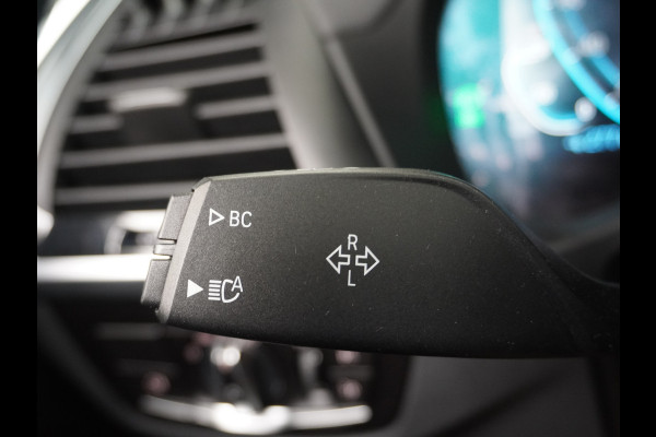 BMW iX3 AUT. 286pk 80kWh Pano/Schuif-Kant-Dak Leder+elektr.SportStoel+Verwarmd M-Sport-St+ M-Aeropack 20"Lmv Apple Android Carplay WiFi  Driving-Assist-Pro Connected-Pack-Pro Digital-Key Elektr.-A-Klep Cockpit-Live-Pro 3-zone Ecc Hemel-Zwart Head-up display Live-Cockpit-Pro Akoustiekglas DAB Driving assistant Uitwijk-Aassistent Verkeersbord detectie Exterior-Line Snelladen tot 150kWh/11kwh 3-fase (thuis)  €72500 nieuwprijs Orig.NLse auto