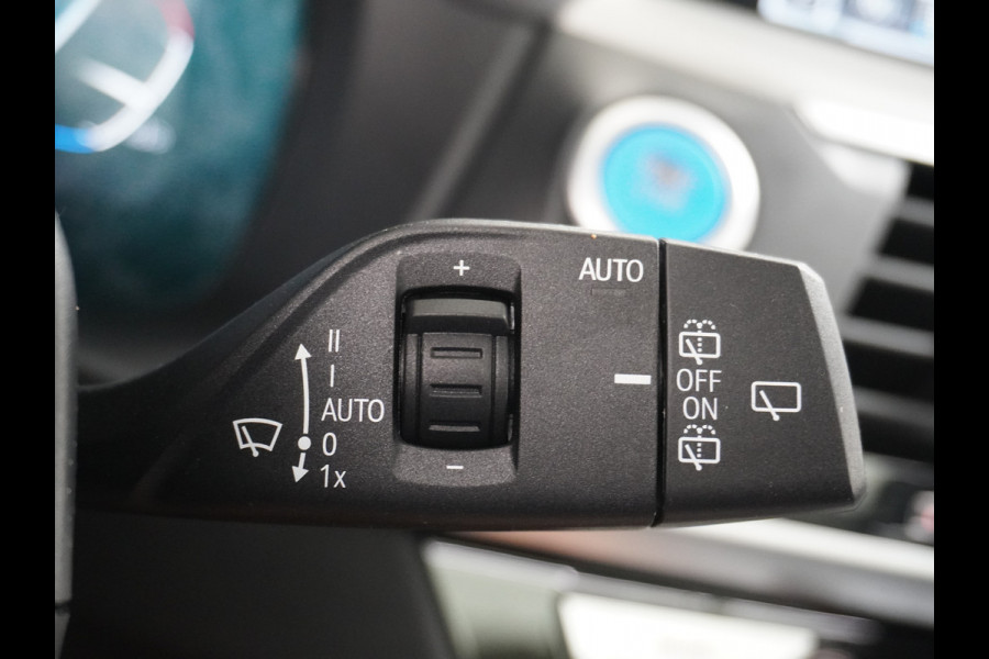 BMW iX3 AUT. 286pk 80kWh Pano/Schuif-Kant-Dak Leder+elektr.SportStoel+Verwarmd M-Sport-St+ M-Aeropack 20"Lmv Apple Android Carplay WiFi  Driving-Assist-Pro Connected-Pack-Pro Digital-Key Elektr.-A-Klep Cockpit-Live-Pro 3-zone Ecc Hemel-Zwart Head-up display Live-Cockpit-Pro Akoustiekglas DAB Driving assistant Uitwijk-Aassistent Verkeersbord detectie Exterior-Line Snelladen tot 150kWh/11kwh 3-fase (thuis)  €72500 nieuwprijs Orig.NLse auto